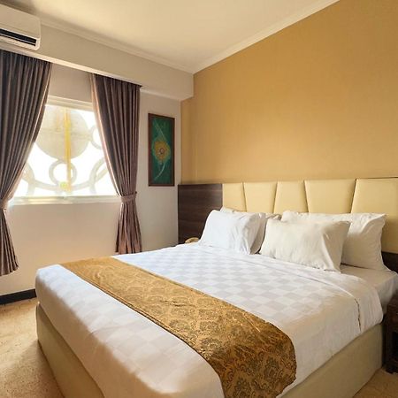 สยาริอาห์ โฮเต็ล โซโล Hotel Surakarta  ภายนอก รูปภาพ