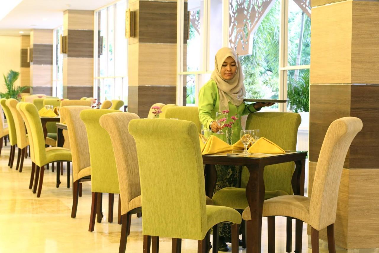 สยาริอาห์ โฮเต็ล โซโล Hotel Surakarta  ภายนอก รูปภาพ