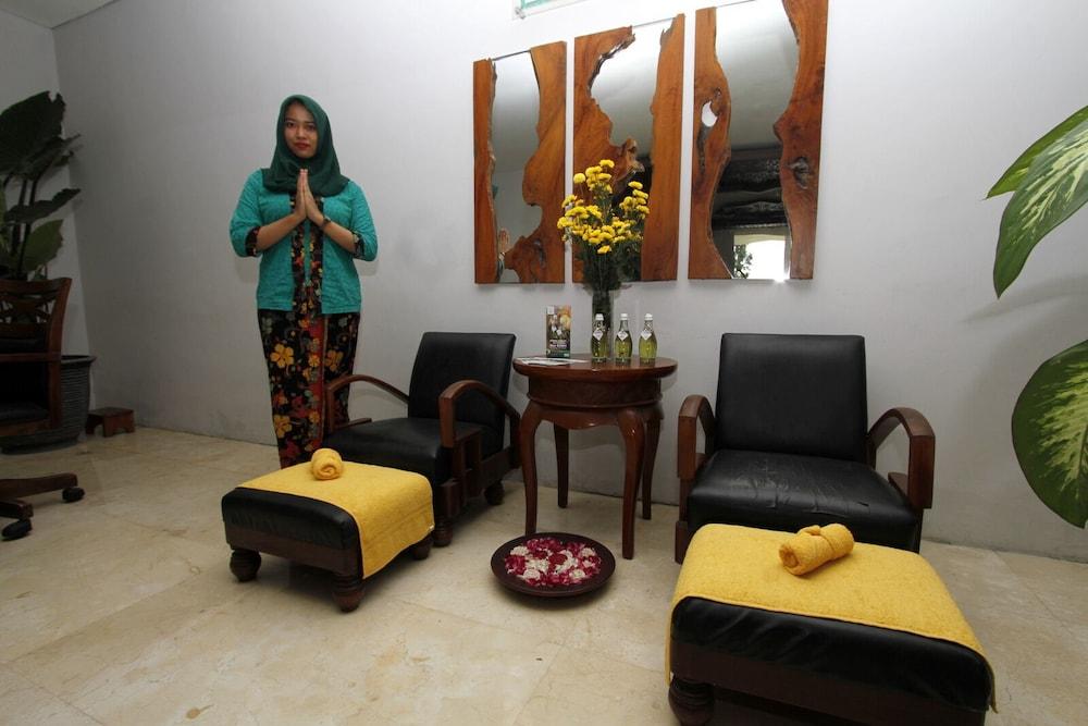 สยาริอาห์ โฮเต็ล โซโล Hotel Surakarta  ภายนอก รูปภาพ