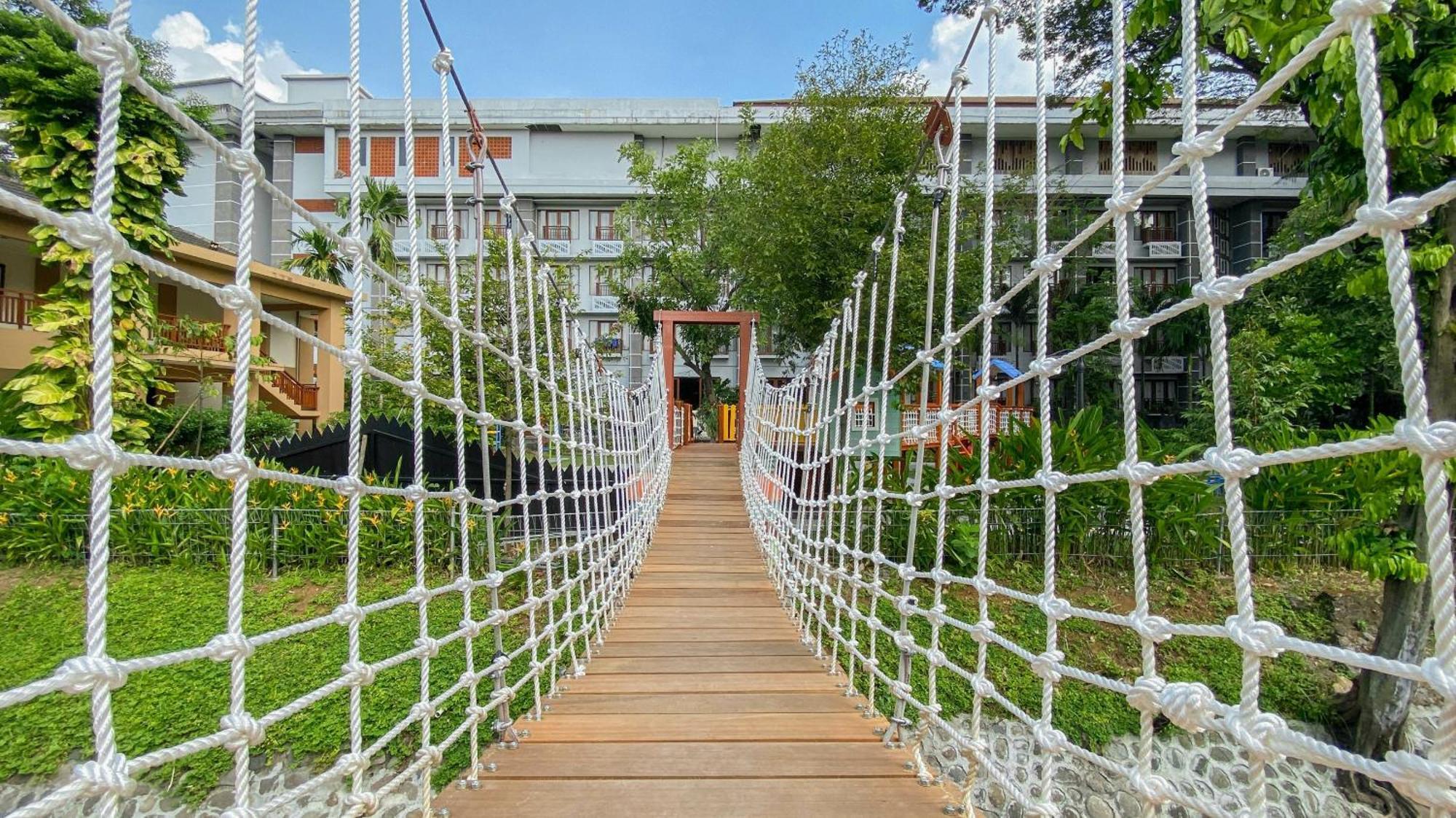 สยาริอาห์ โฮเต็ล โซโล Hotel Surakarta  ภายนอก รูปภาพ