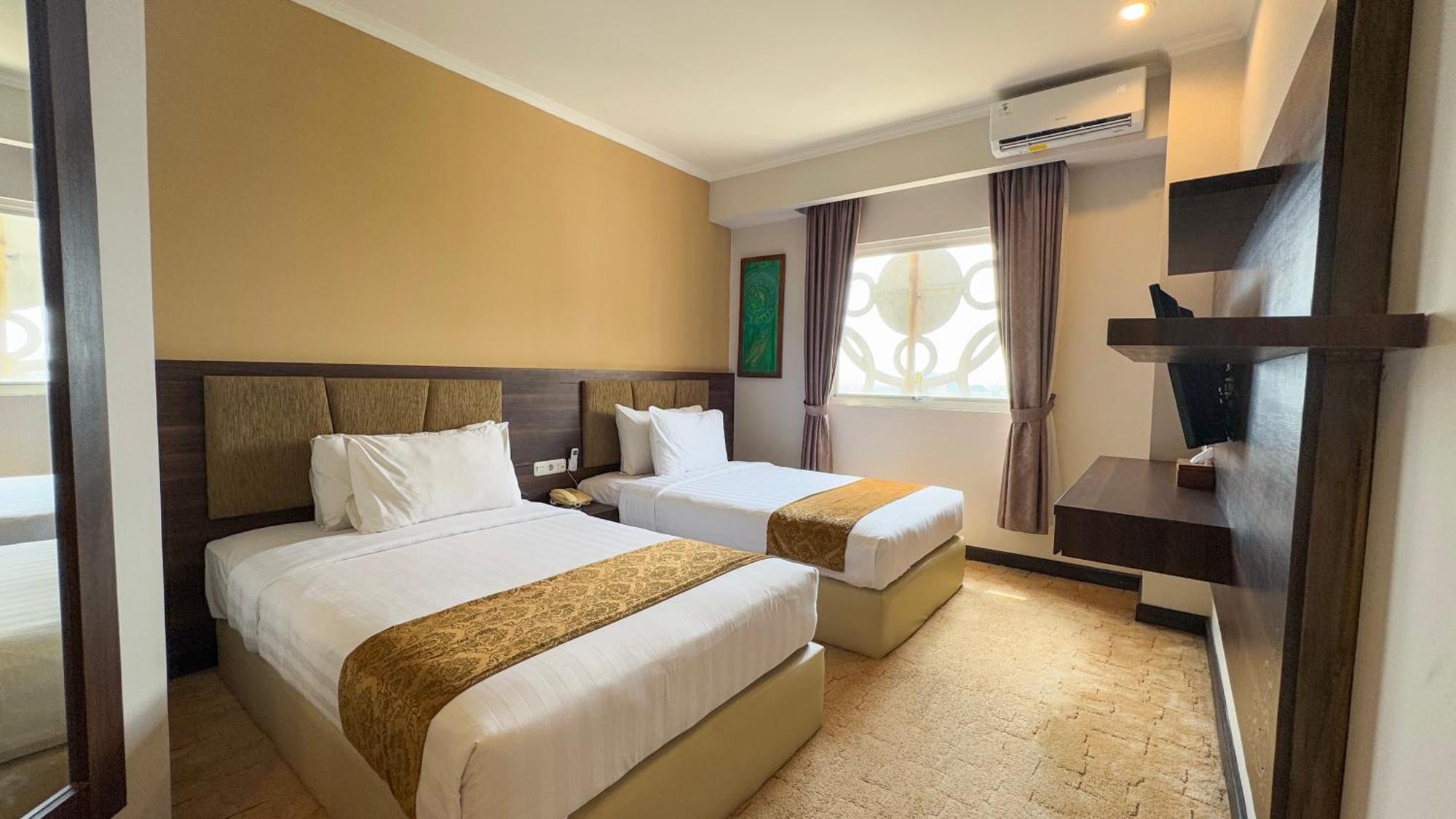 สยาริอาห์ โฮเต็ล โซโล Hotel Surakarta  ภายนอก รูปภาพ