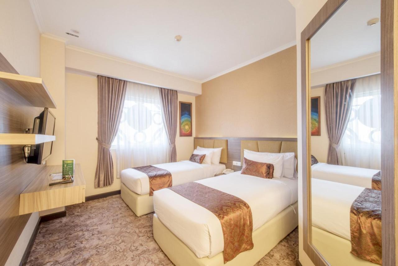 สยาริอาห์ โฮเต็ล โซโล Hotel Surakarta  ภายนอก รูปภาพ