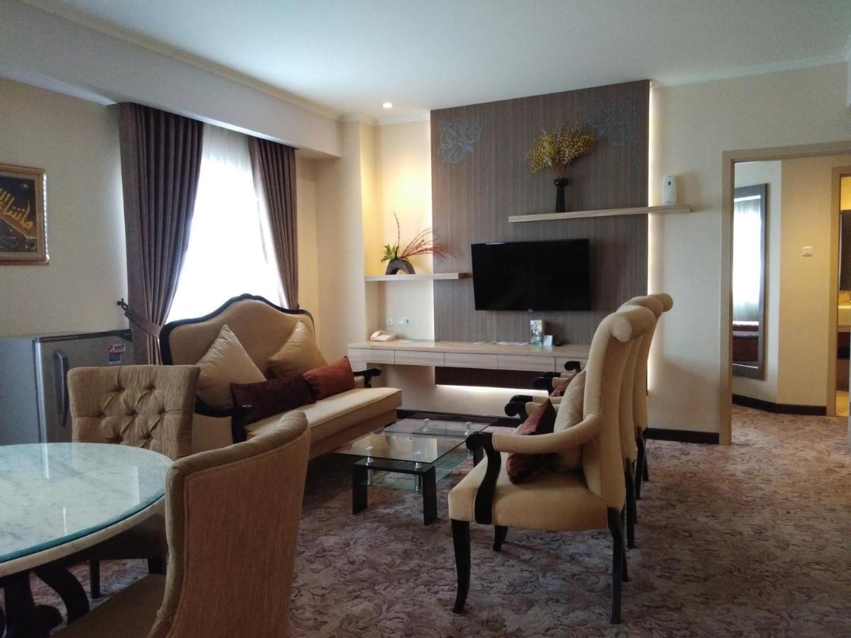 สยาริอาห์ โฮเต็ล โซโล Hotel Surakarta  ภายนอก รูปภาพ